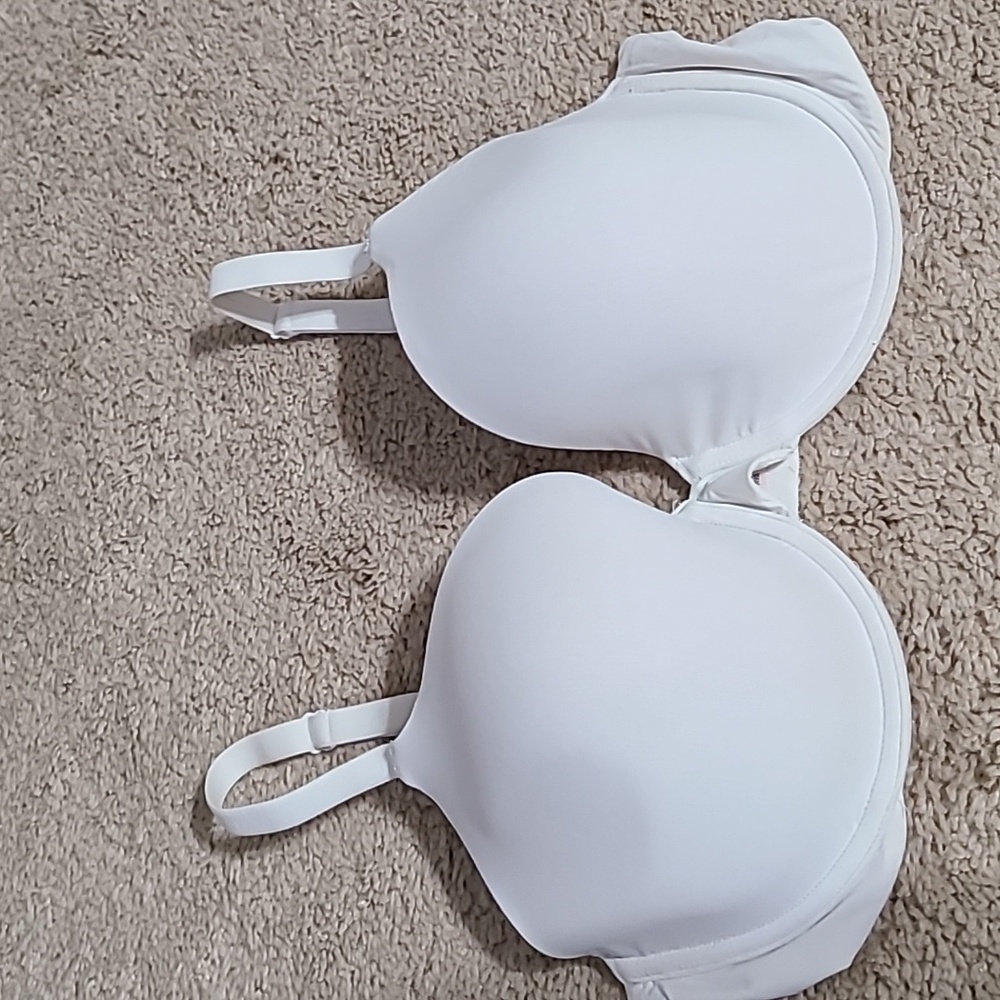 Victoria's Secret White Full-Coverage Bra with Molded Cups